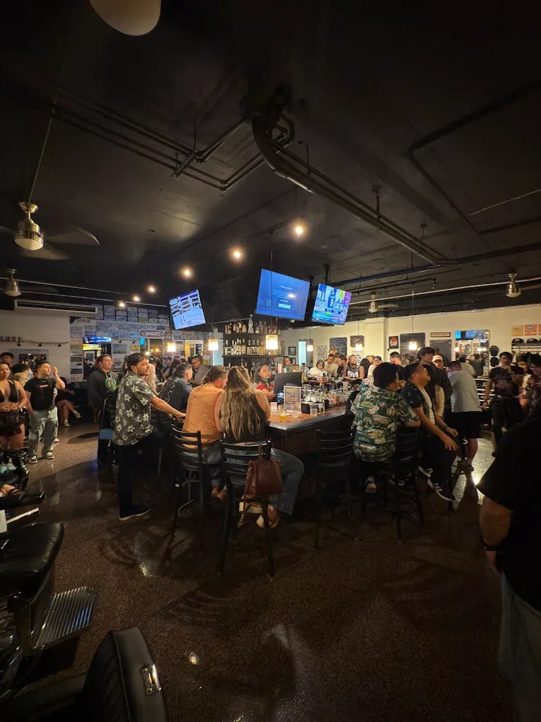 Coffee and bar at Vintage Barbershop Honolulu